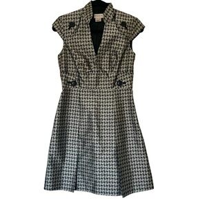 Karen Millen black and white v-neck, sleeveless dress size 8.